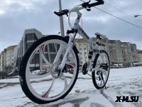 Велосипед на литых дисках стиль Ленд Ровер 6 лучей белый